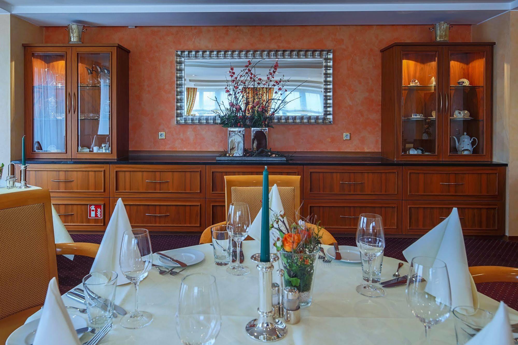 Hotel-Restaurant Kunz Pirmasens Buitenkant foto